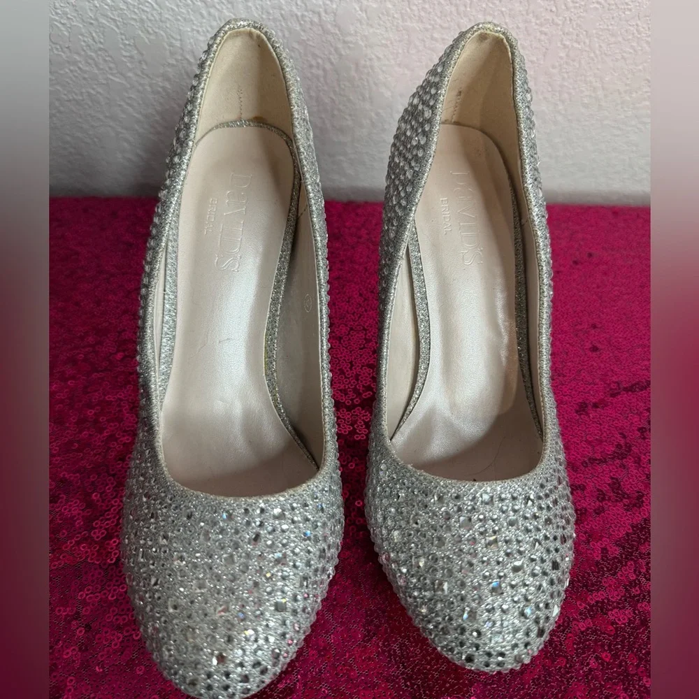 David’s Bridal💎 SPARKLING Cinderella Rhinestone, Crystal Pumps (Women’s Size 6)
